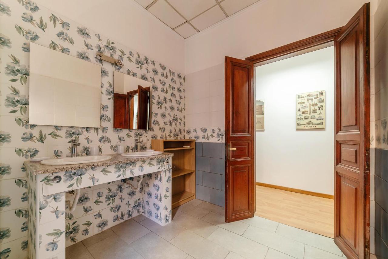 Residence Borgognoni Apartments Rome Bagian luar foto