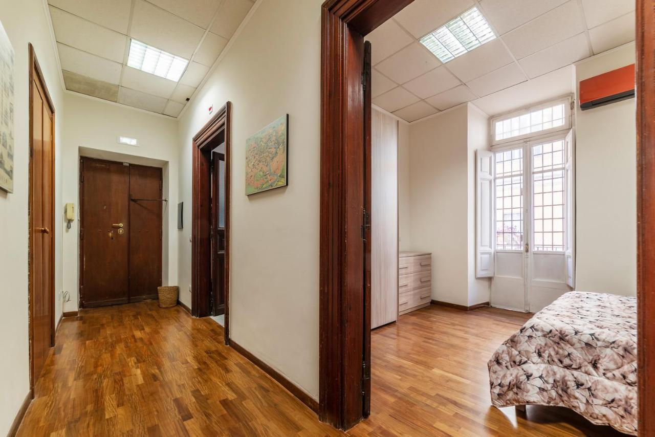 Residence Borgognoni Apartments Rome Bagian luar foto
