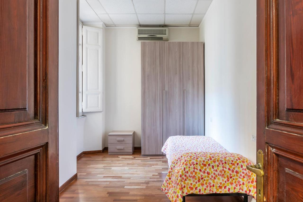 Residence Borgognoni Apartments Rome Bagian luar foto